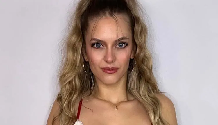 Kentessy Hot & Naked